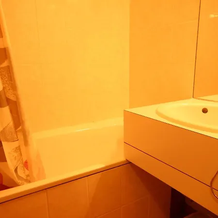 Confortable Proche Des Pistes, Balcon, Tv Et Casier A Skis - Fr-1-411-115 Apartment *
